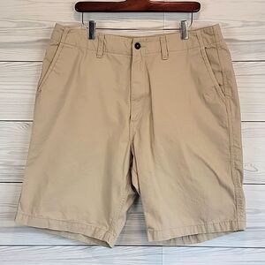 Old Navy tan khaki bermuda shorts Men's Size 38 ( measured 36)